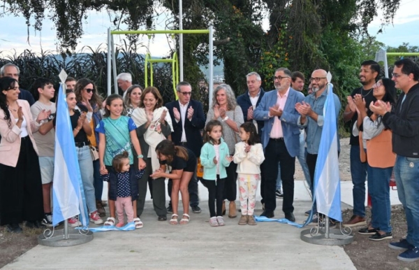 Jorge inaugur&oacute; la plaza &ldquo;Canuto&rdquo; B&aacute;rcena en el barrio Los Perales