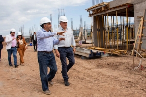 Morales recorri&oacute; las obras del hospital Or&iacute;as