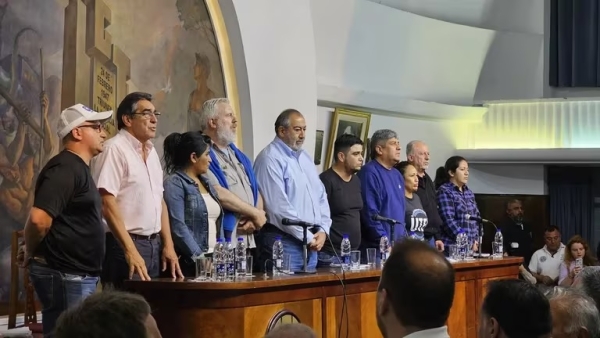 La CGT y los piqueteros peronistas anticiparon que saldr&aacute;n a la calle si Milei impulsa cambios en las leyes laborales