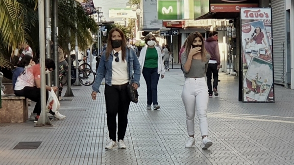 Provincias: siguen bajando los casos de coronavirus y se habilitan m&aacute;s actividades