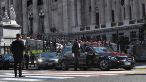 Inhumaron los restos de Menem en el Cementerio de La Tablada