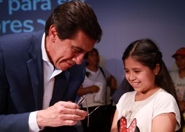Entregaron anteojos de alta complejidad a ni&ntilde;os y ni&ntilde;as