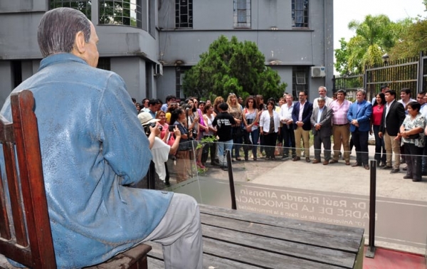 REALIZARON ACTO EN CONMEMORACI&Oacute;N A LA VUELTA DE LA DEMOCRACIA