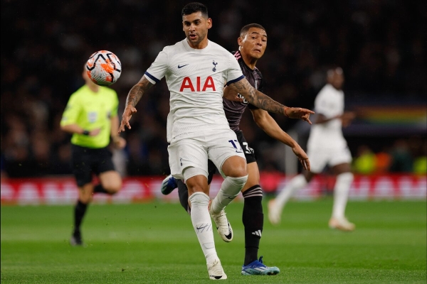 El Tottenham de Cuti Romero gan&oacute; y lidera la Premier League