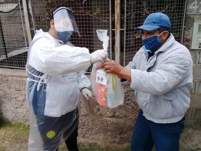 Entregaron kits de limpieza a vecinos de un zanjon