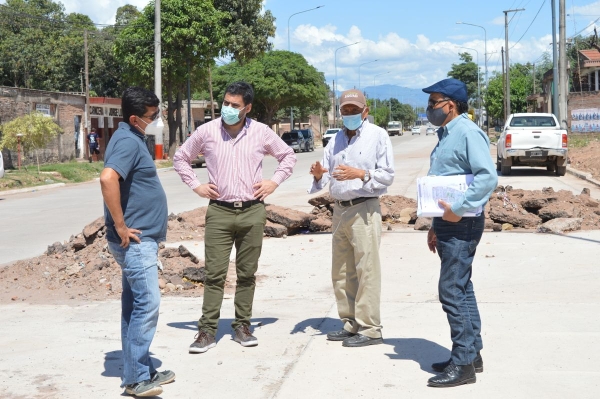 Gobierno financia obras de pavimento en Libertador