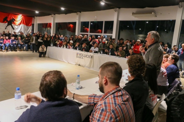 Morales en jornada de trabajo y militancia con la juventud radical