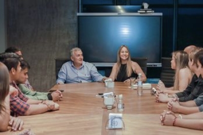 Morales recibi&oacute; a los estudiantes que volvieron de China
