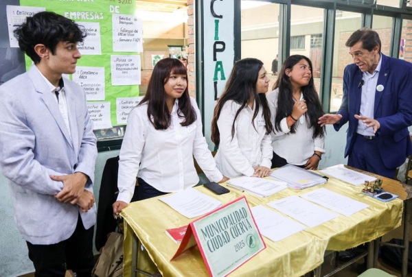 Sadir recorri&oacute; la Expo Educativa Econ&oacute;mica Administrativa