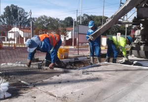 Agua Potable repara las roturas en las calles