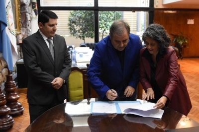 Legislatura y Colegio de Escribanos firmaron un convenio de colaboraci&oacute;n