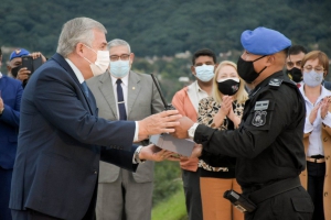 Morales entreg&oacute; moderno equipamiento de comunicaci&oacute;n digital a la Polic&iacute;a