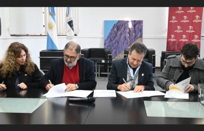 Estudiantes universitarios acceden a un men&uacute; econ&oacute;mico