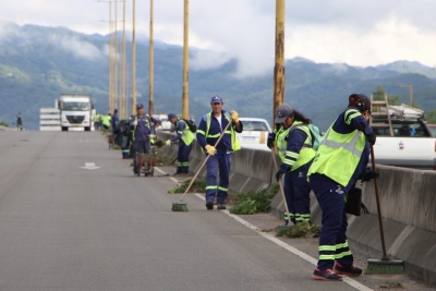 Sostenida tarea de limpieza y recolecci&oacute;n de residuos en la Avenida Gral. Savio