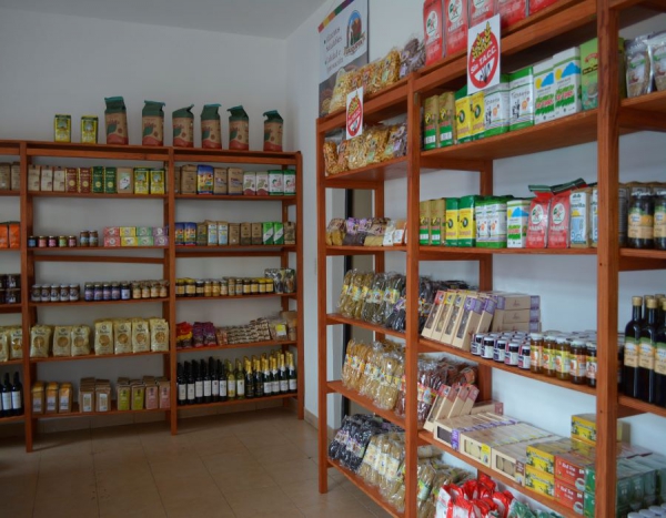 Abren un local para la venta de alimentos cooperativos
