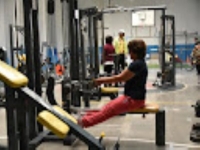 Reinician clases en gimnasio para adultos mayores