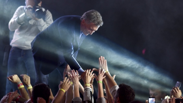 Macri moviliza 400 micros a Dolores para que lo banquen en la indagatoria