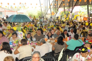 &ldquo;Chuli&rdquo; Jorge comparti&oacute; un almuerzo con los jubilados en su d&iacute;a