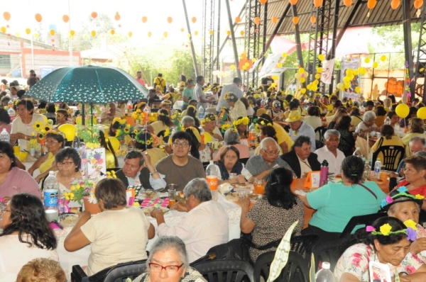 &ldquo;Chuli&rdquo; Jorge comparti&oacute; un almuerzo con los jubilados en su d&iacute;a