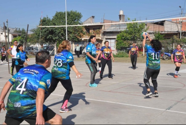 M&aacute;s de 300 adultos compitieron en el Torneo Clausura de Newcom