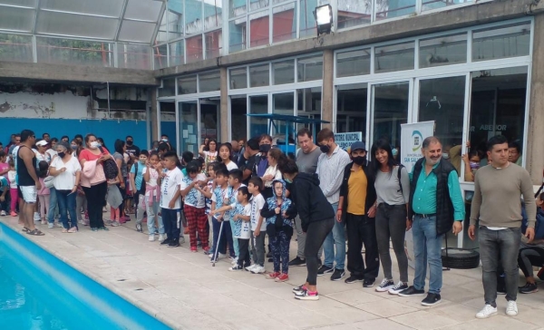 Inici&oacute; la temporada de torneos de escuelas de nataci&oacute;n