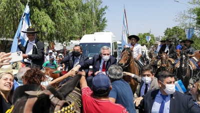 "Basta de divisiones; vamos todos de la mano por m&aacute;s justicia social"