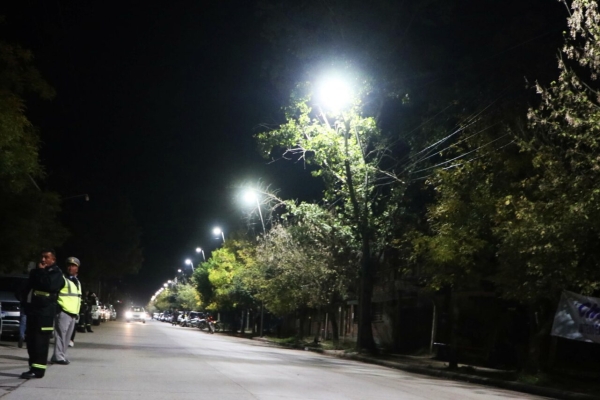 El Intendente Jorge habilit&oacute; el nuevo sistema de iluminaci&oacute;n de la avenida Marina Vilte