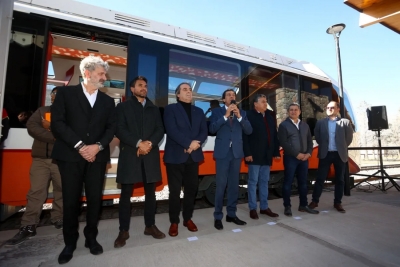 Sadir encabez&oacute; la inauguraci&oacute;n del tren tur&iacute;stico solar