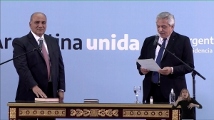 Fern&aacute;ndez tom&oacute; juramento a sus nuevos funcionarios