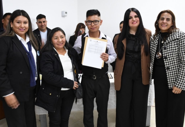 Educaci&oacute;n avanza en la entrega de t&iacute;tulos con validez nacional