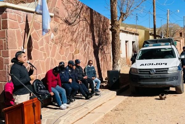 Cusi Cusi recibi&oacute; m&oacute;vil policial
