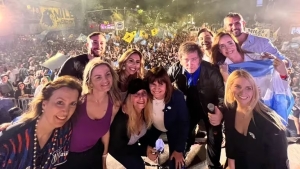 Javier Milei cerr&oacute; su campa&ntilde;a ante una multitud en C&oacute;rdoba: &ldquo;Este domingo comienza el camino de la reconstrucci&oacute;n&rdquo;
