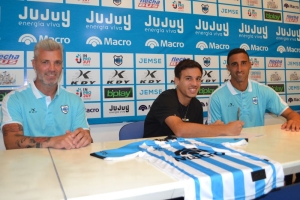 Pombo firm&oacute; contrato con Gimnasia