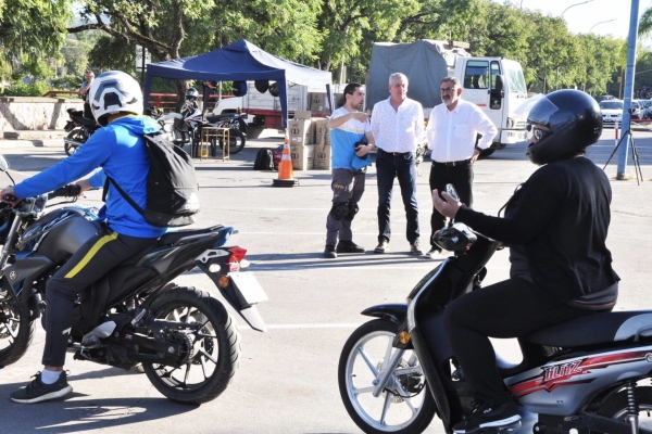 Culmin&oacute; Cl&iacute;nica de Seguridad Vial con entrega de cascos