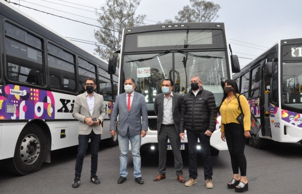 Presentan colectivos urbanos a GNC en la ciudad
