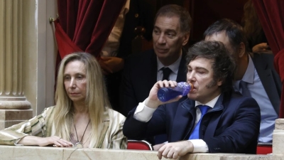 Milei sac&oacute; un decreto contra la corrupci&oacute;n en la obra p&uacute;blica, pero el ganador de la ruta 12 est&aacute; acusado en Cuadernos