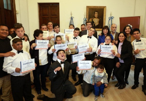 Sadir entreg&oacute; certificados a personas con discapacidad