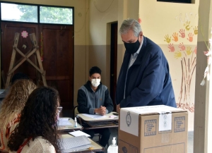 "Hoy la gente, con el voto, define qu&eacute; futuro quiere para su familia"