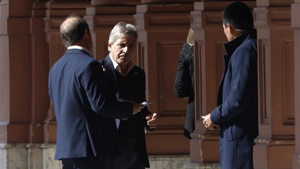 Qu&eacute; hay detr&aacute;s de la "estatizaci&oacute;n" de grandes empresas que empuja Caputo con la Anses