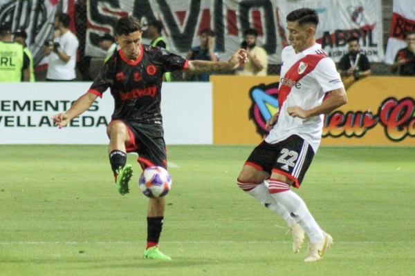 Preocupaci&oacute;n en River: Kranevitter recibi&oacute; una dura patada a los seis minutos y sali&oacute; lesionado en su regreso