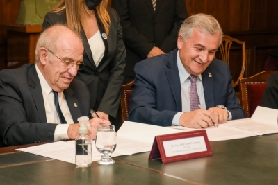 Acuerdan con la UNT asistencia para el desarrollo de energ&iacute;a renovable, electromovilidad, bioplasticos y cannabis medicinal