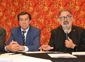 Anuncios. BEGU garanbtizado-Cancha de Hockey y Ba&ntilde;os en plaza Belgrano