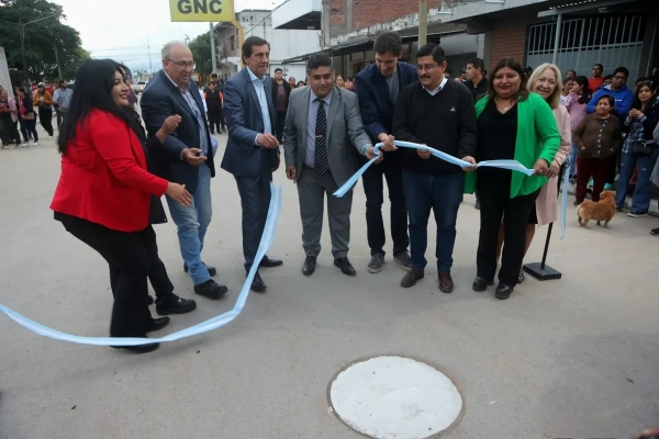 "Seguimos creciendo", afirm&oacute; Sadir al inaugurar red de cloacas y luminarias LED en Monterrico