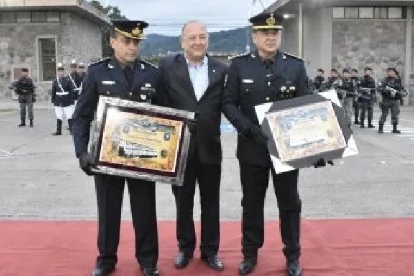 Reconocimiento por 30 a&ntilde;os de servicio al personal policial