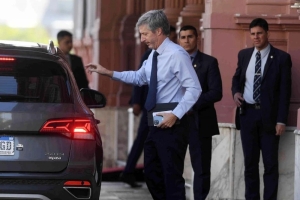 Caputo y Bausili quemaron otros USD 200 millones para contener el d&oacute;lar