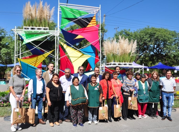Apertura de la exposici&oacute;n "La flor mas bella" en la ciudad