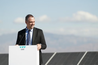 Manuel Adorni present&oacute; su renuncia al directorio de YPF