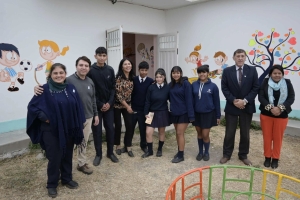 Pintada de coloridos murales en el CDI Carita de Luna