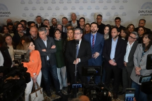 Tras el fallo de la Corte, la oposición busca votos para convocar a una sesión y derogar el mega DNU 70