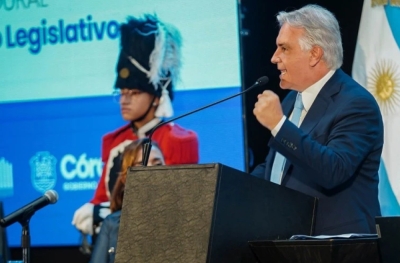 Llaryora duro con Milei: "La gente se est&aacute; quedando sin trabajo"